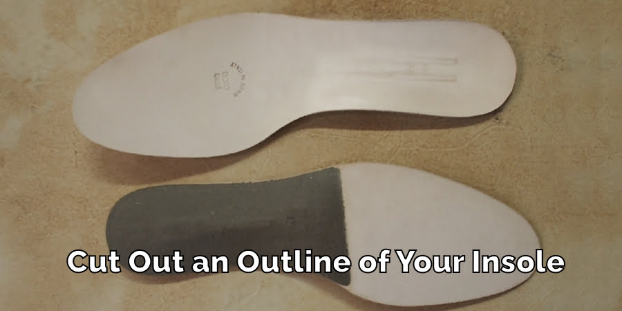 Cut Out an Outline of Your Insole