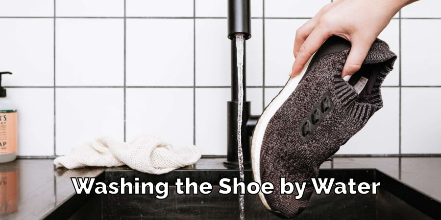 Washing the Shoe by Water
