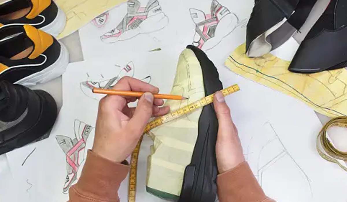Steps to Drawing a Shoe in Pencil
